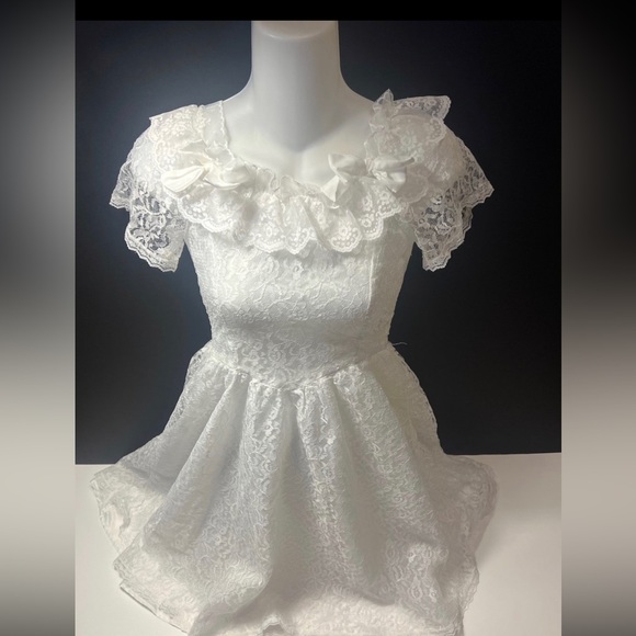 Lace mini dress - Picture 4 of 8